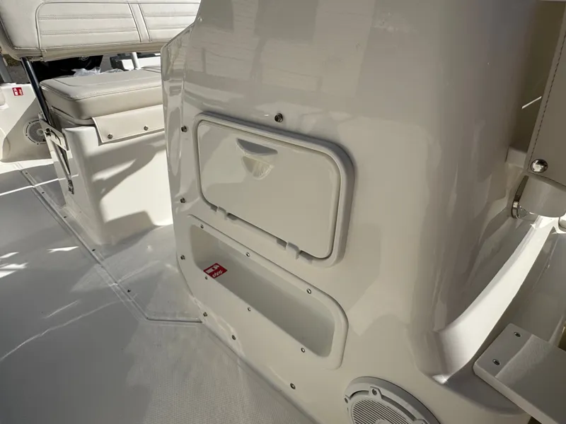 Slide: The Image of Boston Whaler 170 Montauk 2026 - 21