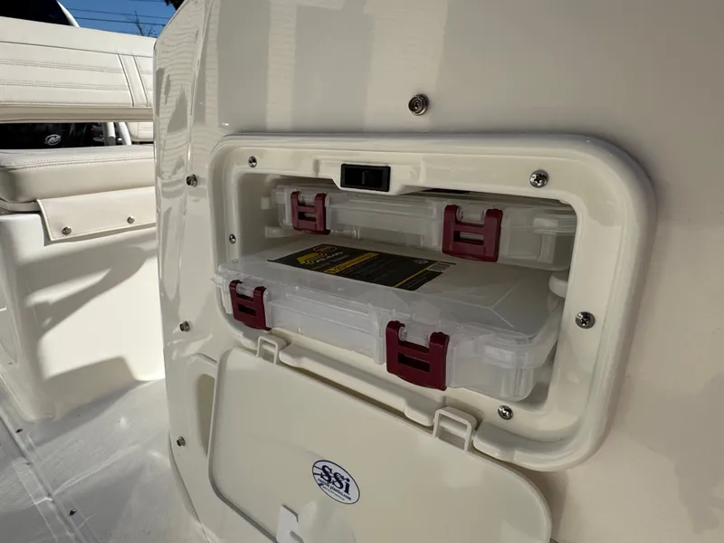 Slide: The Image of Boston Whaler 170 Montauk 2026 - 22