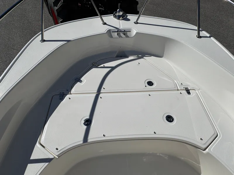 Slide: The Image of Boston Whaler 170 Montauk 2026 - 26