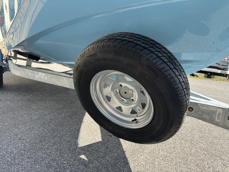 Slide: The Image of Boston Whaler 170 Montauk 2026 - 29