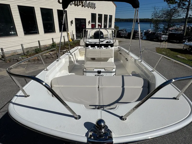 Slide: The Image of Boston Whaler 170 Montauk 2026 - 8