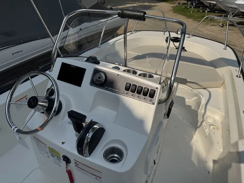 Slide: The Image of Boston Whaler 170 Montauk 2025 - 12