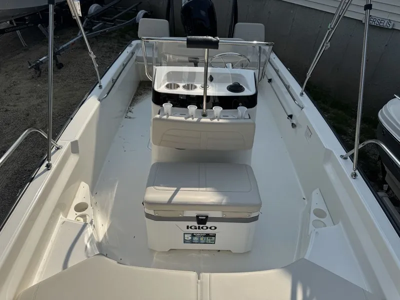 Slide: The Image of Boston Whaler 170 Montauk 2025 - 16