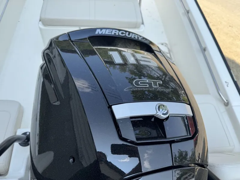 Slide: The Image of Boston Whaler 170 Montauk 2025 - 7