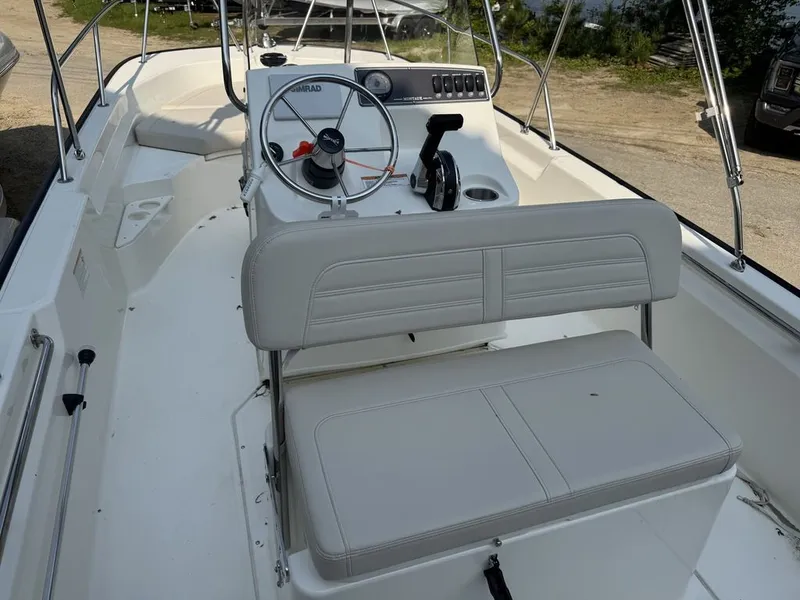 Slide: The Image of Boston Whaler 170 Montauk 2025 - 9
