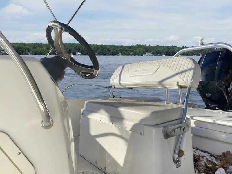 Slide: The Image of Boston Whaler 180 Dauntless 2015 - 4