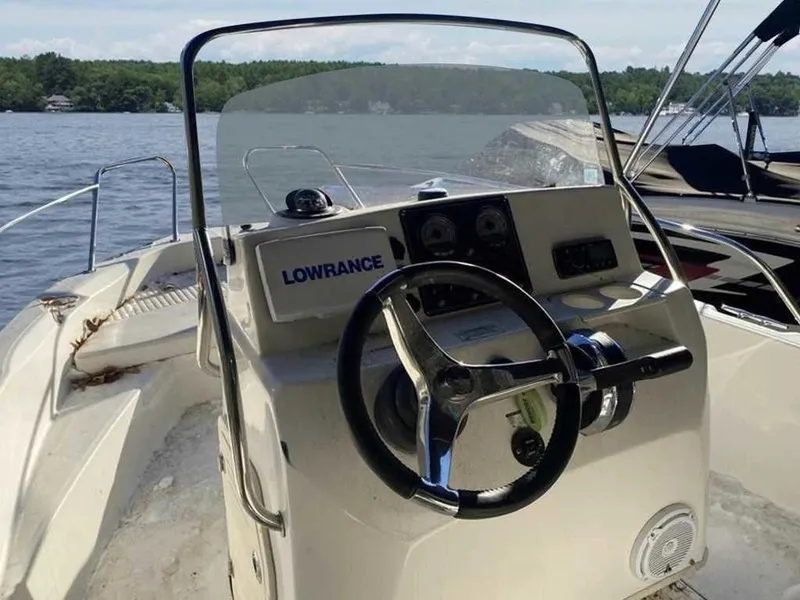 Slide: The Image of Boston Whaler 180 Dauntless 2015 - 6