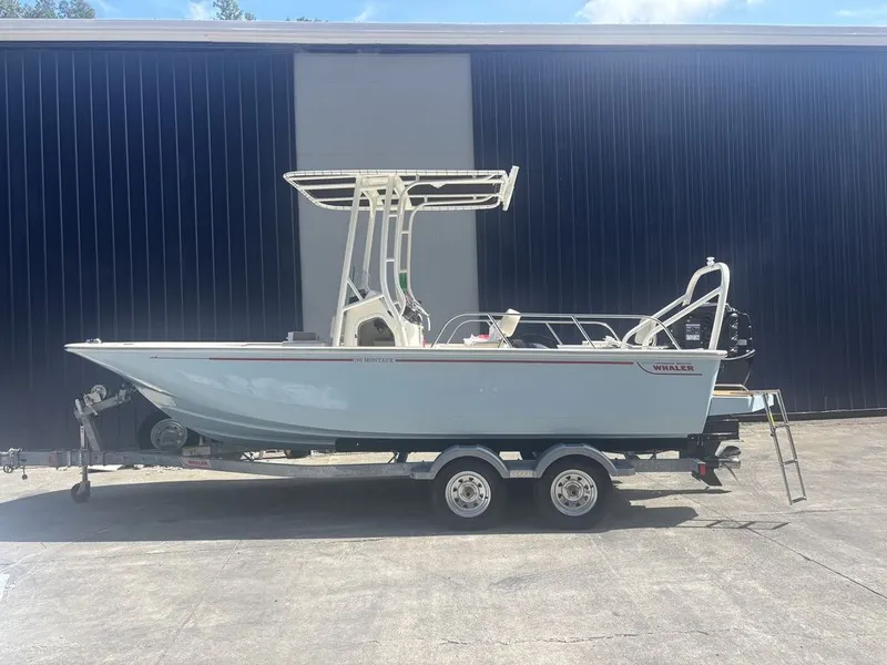 Slide: The Image of Boston Whaler 190 Montauk 2025 - 3