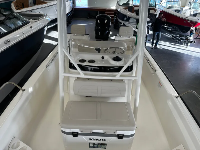 Slide: The Image of Boston Whaler 190 Montauk 2026 - 13