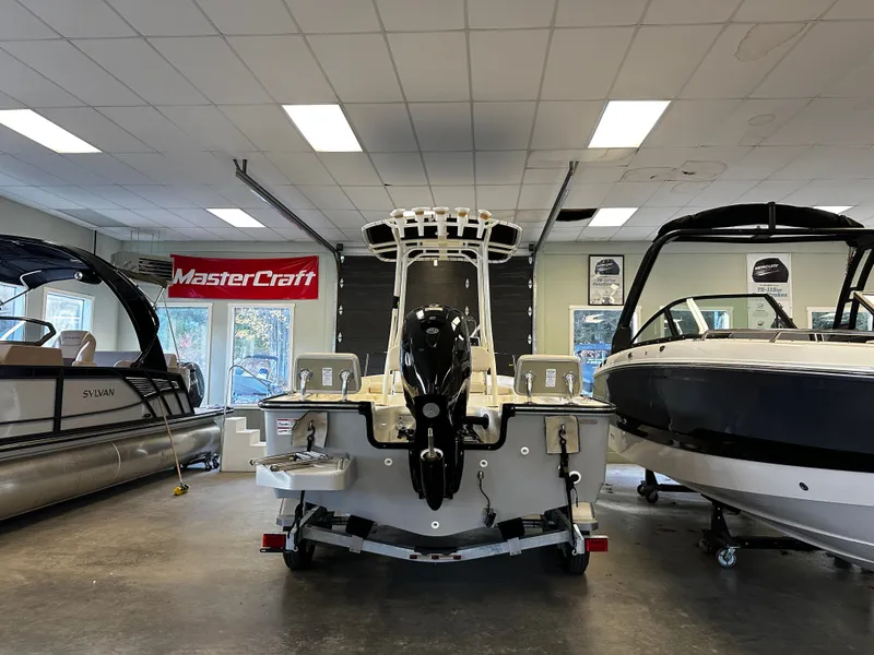 Slide: The Image of Boston Whaler 190 Montauk 2026 - 4