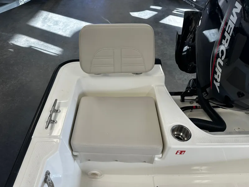 Slide: The Image of Boston Whaler 190 Montauk 2026 - 6