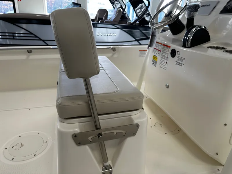 Slide: The Image of Boston Whaler 190 Montauk 2026 - 8