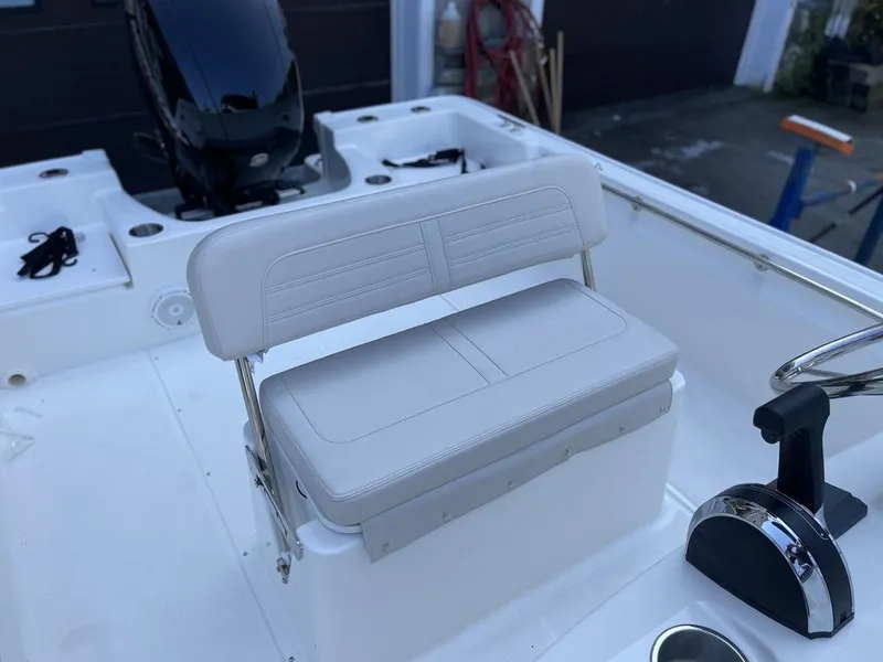 Slide: The Image of Boston Whaler 190 Montauk 2025 - 10
