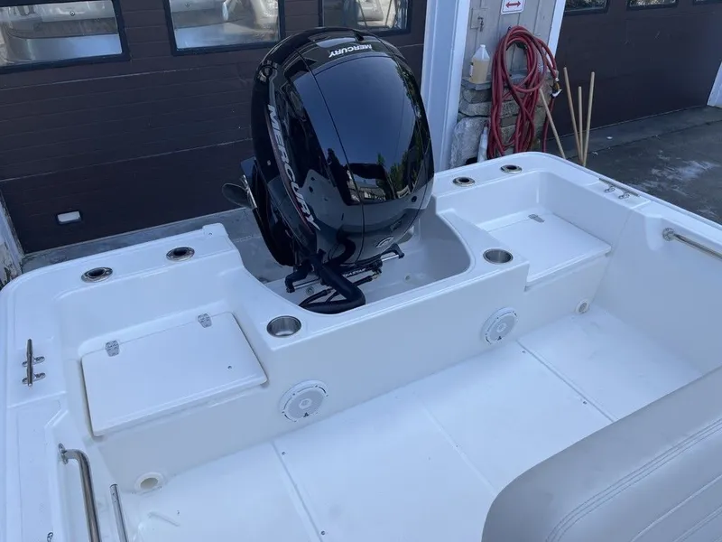 Slide: The Image of Boston Whaler 190 Montauk 2025 - 11