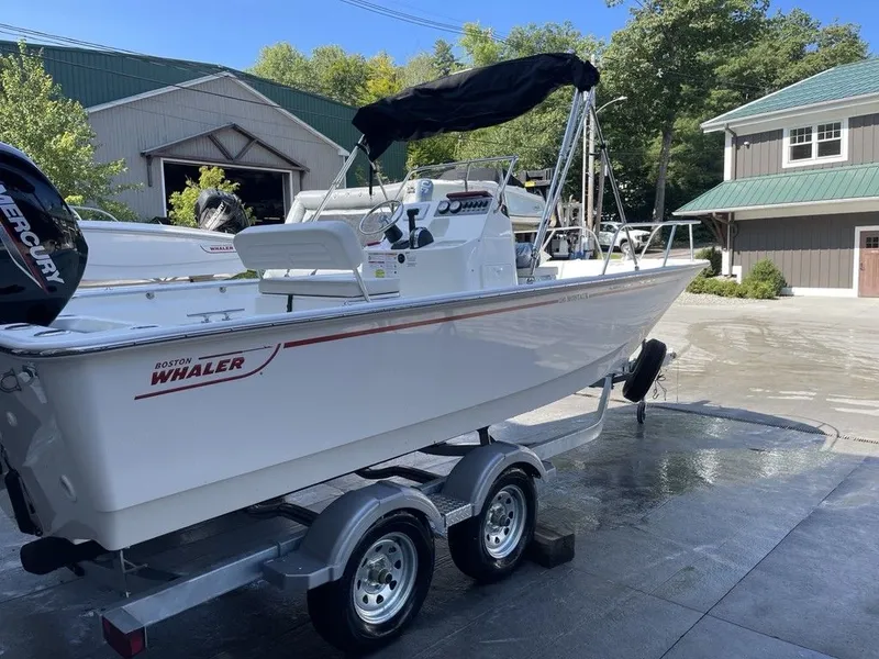 Slide: The Image of Boston Whaler 190 Montauk 2025 - 3