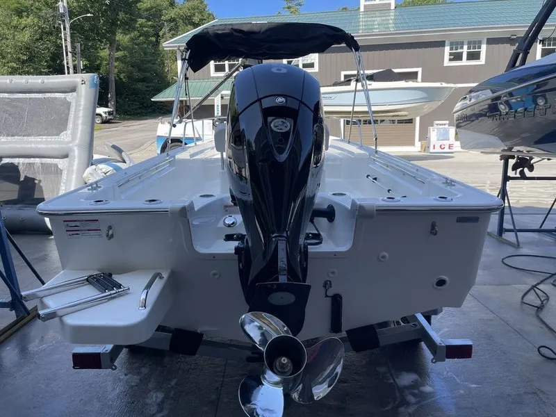 Slide: The Image of Boston Whaler 190 Montauk 2025 - 4