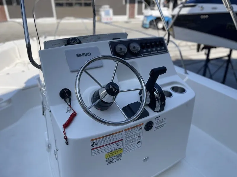 Slide: The Image of Boston Whaler 190 Montauk 2025 - 8