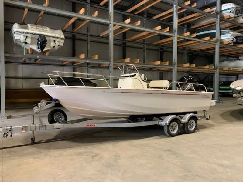 The Image of Boston Whaler 190 Montauk 2025 - 1