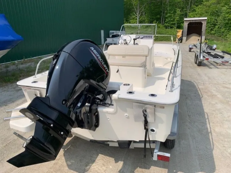 Slide: The Image of Boston Whaler 190 Montauk 2025 - 6