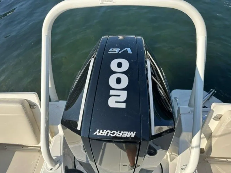 Slide: The Image of Boston Whaler 210 Montauk 2024 - 7