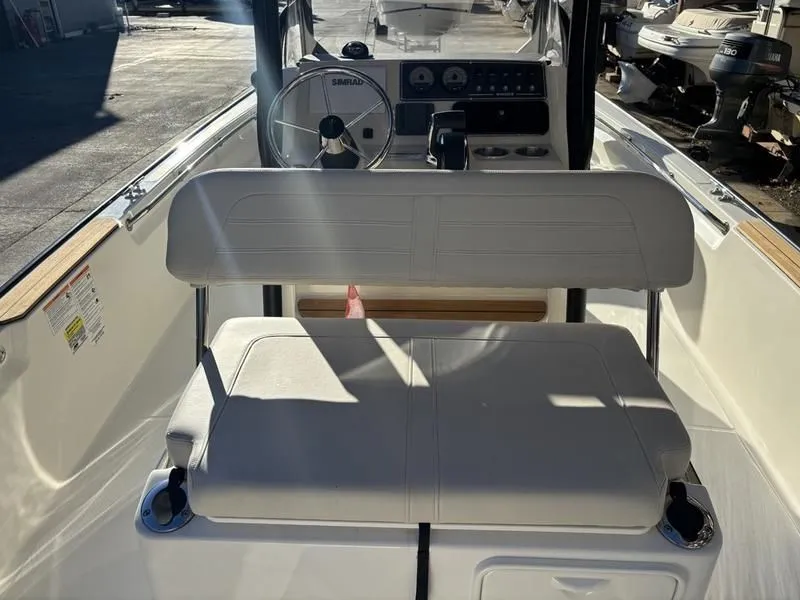 Slide: The Image of Boston Whaler 210 Montauk 2025 - 13