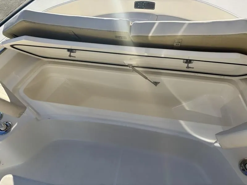 Slide: The Image of Boston Whaler 210 Montauk 2025 - 6