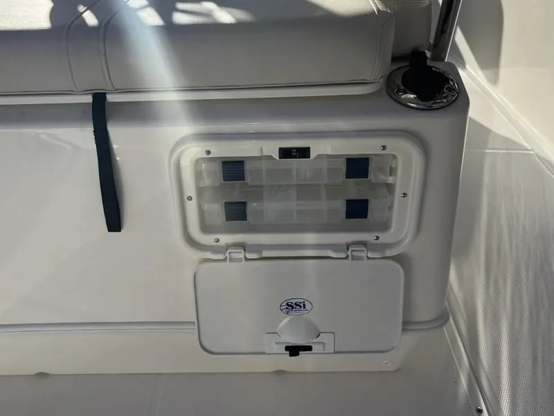 Slide: The Image of Boston Whaler 210 Montauk 2025 - 7