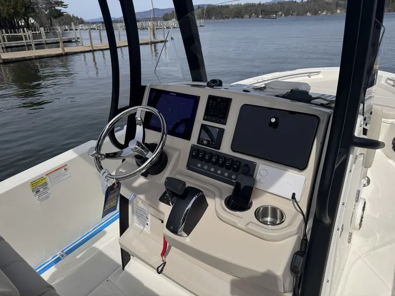 Slide: The Image of Boston Whaler 220 Dauntless 2025 - 16