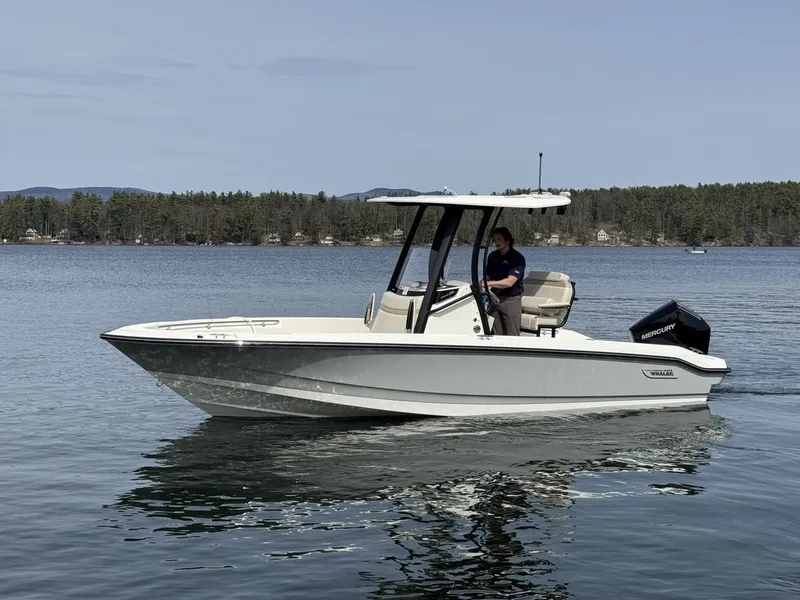 Slide: The Image of Boston Whaler 220 Dauntless 2025 - 4