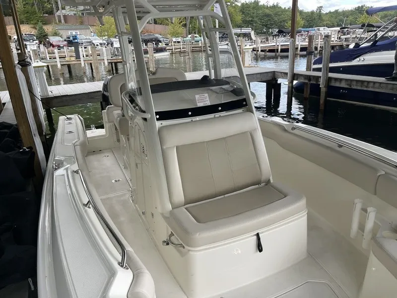 Slide: The Image of Boston Whaler 230 Outrage 2025 - 13