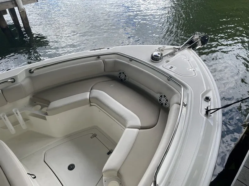 Slide: The Image of Boston Whaler 230 Outrage 2025 - 15