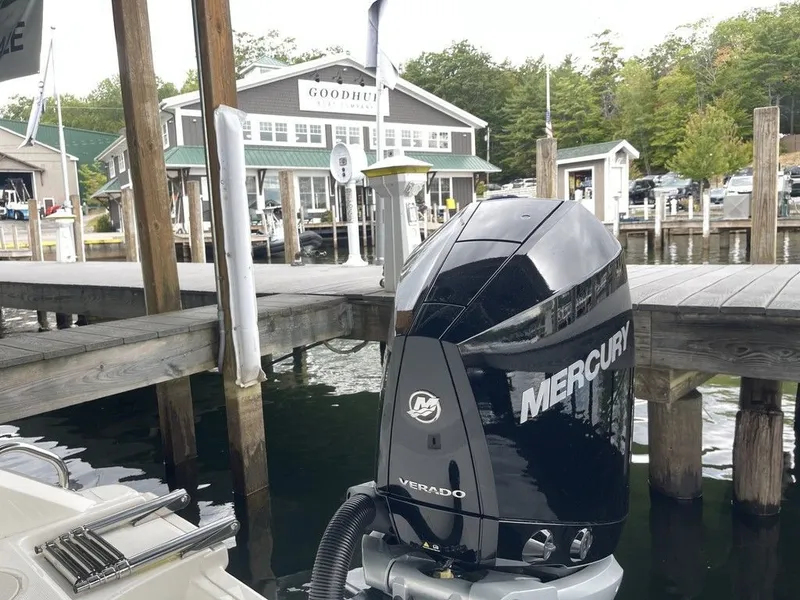 Slide: The Image of Boston Whaler 230 Outrage 2025 - 19