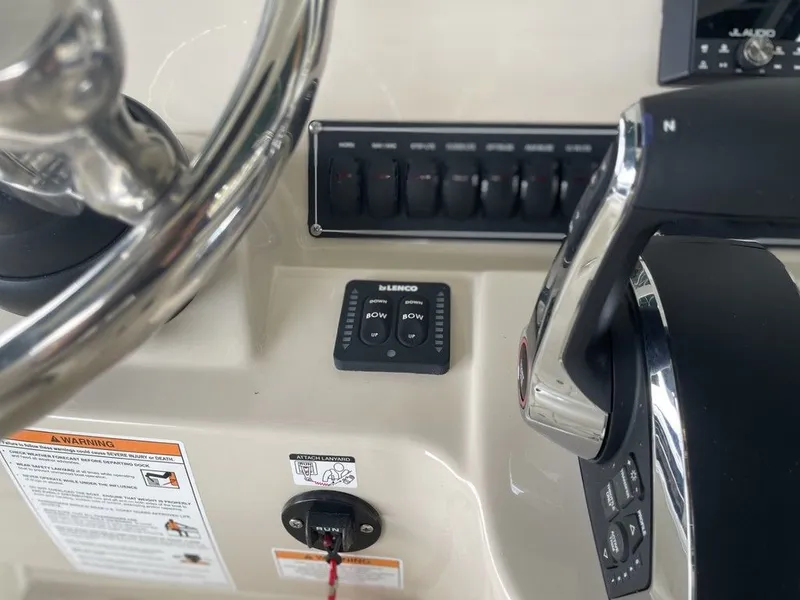 Slide: The Image of Boston Whaler 230 Outrage 2025 - 23