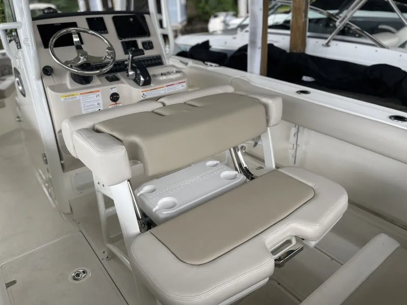 Slide: The Image of Boston Whaler 230 Outrage 2025 - 25