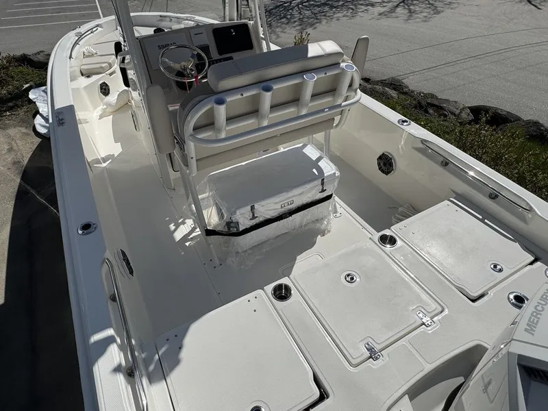 Slide: The Image of Boston Whaler 250 Dauntless 2025 - 8