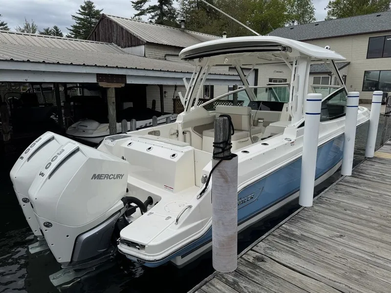 Slide: The Image of Boston Whaler 280 Vantage 2025 - 10