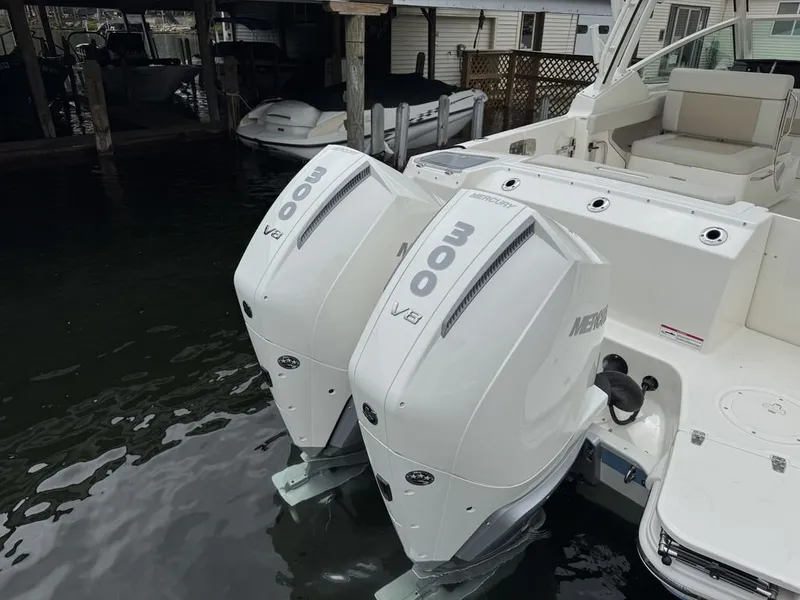 Slide: The Image of Boston Whaler 280 Vantage 2025 - 12