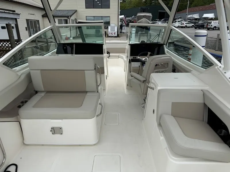 Slide: The Image of Boston Whaler 280 Vantage 2025 - 14