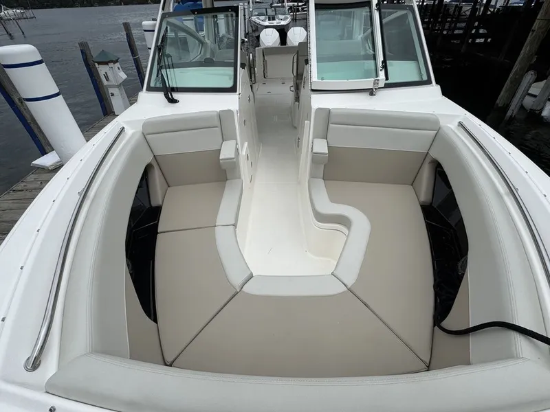 Slide: The Image of Boston Whaler 280 Vantage 2025 - 39