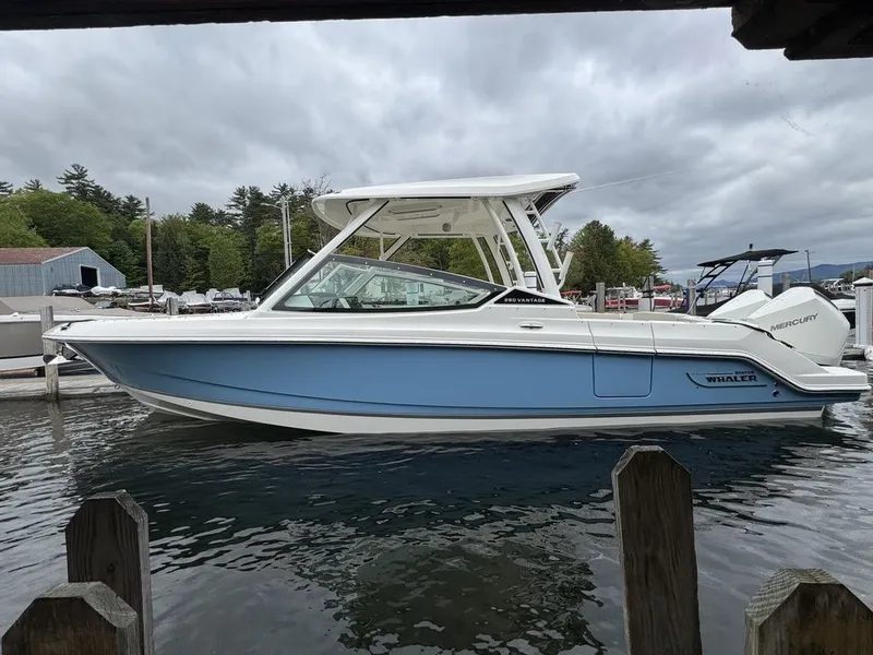Slide: The Image of Boston Whaler 280 Vantage 2025 - 6