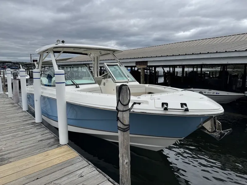 Slide: The Image of Boston Whaler 280 Vantage 2025 - 9