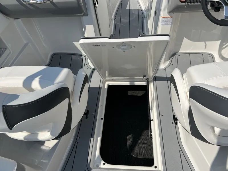 Slide: The Image of Chaparral 23 SSi 2024 - 8