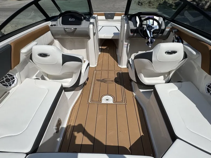 Slide: The Image of Chaparral 23 SSI SPORT 2025 - 16