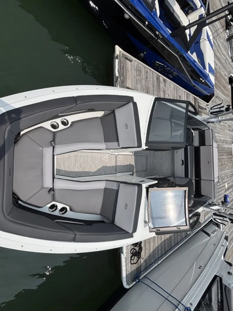 Slide: The Image of Cobalt CS23 Surf 2025 - 13