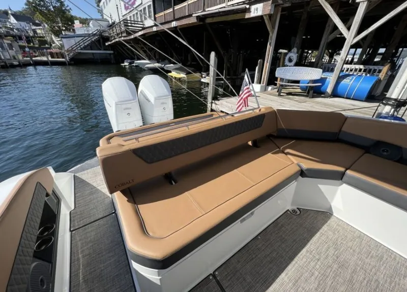 Slide: The Image of Cobalt R35 Outboard 2024 - 10