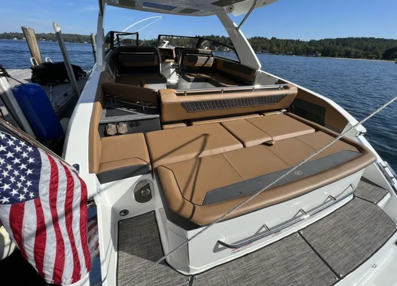 Slide: The Image of Cobalt R35 Outboard 2024 - 6