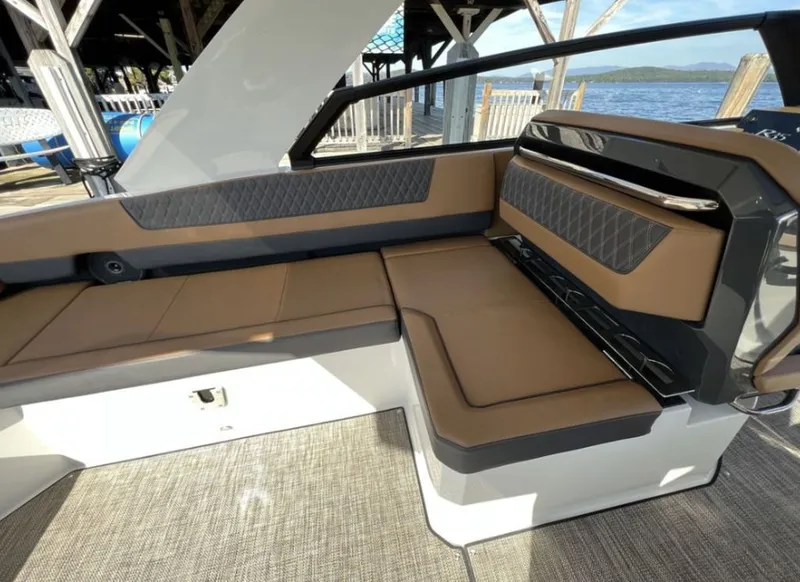 Slide: The Image of Cobalt R35 Outboard 2024 - 9