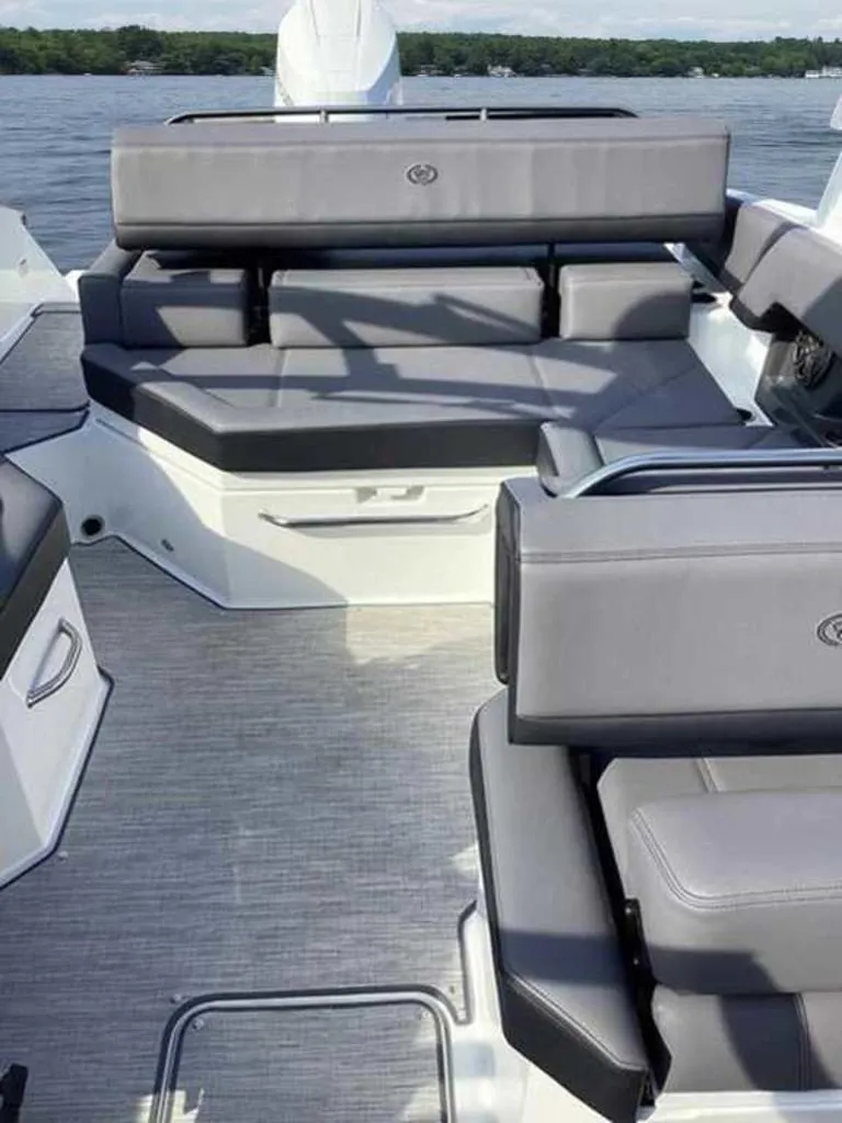 Slide: The Image of Cobalt R4 Outboard 2025 - 18