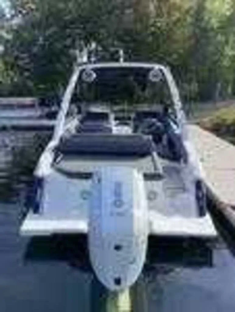 Slide: The Image of Cobalt R4 Outboard 2025 - 19