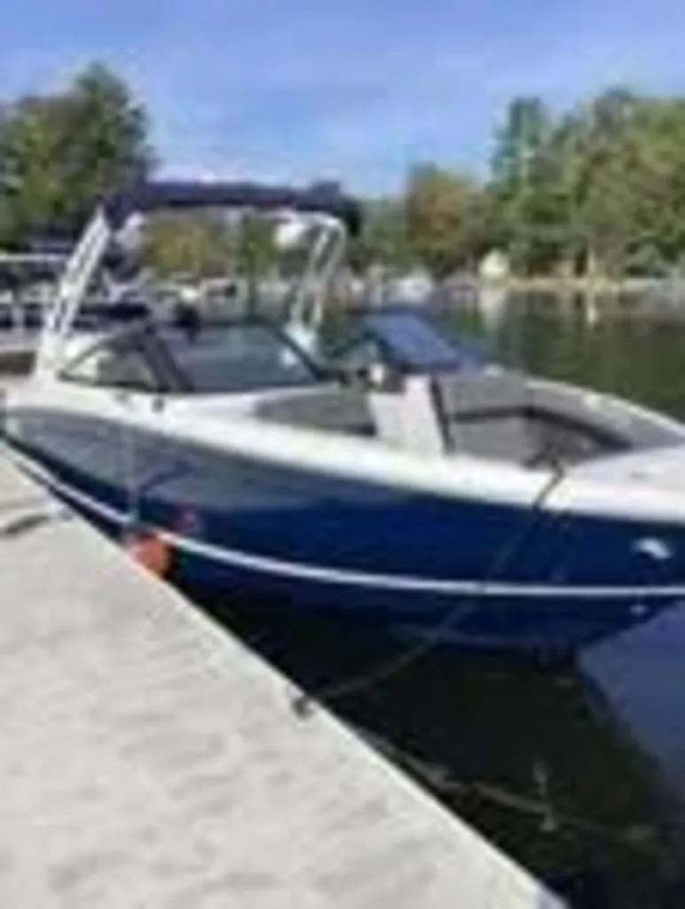 Slide: The Image of Cobalt R4 Outboard 2025 - 2